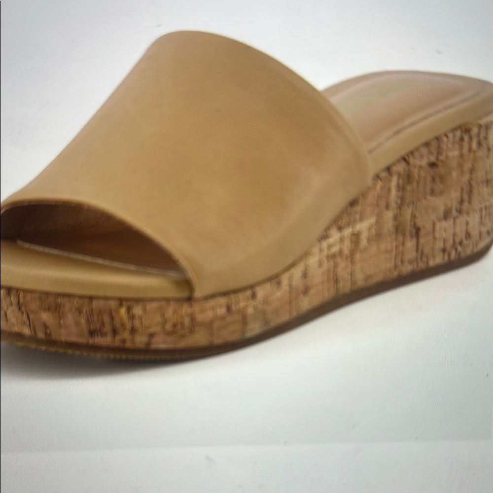 Chic Tan Wedge Sandals